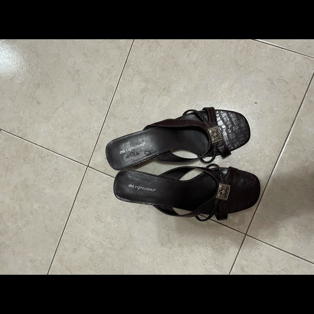 90s Maroon strappy heel